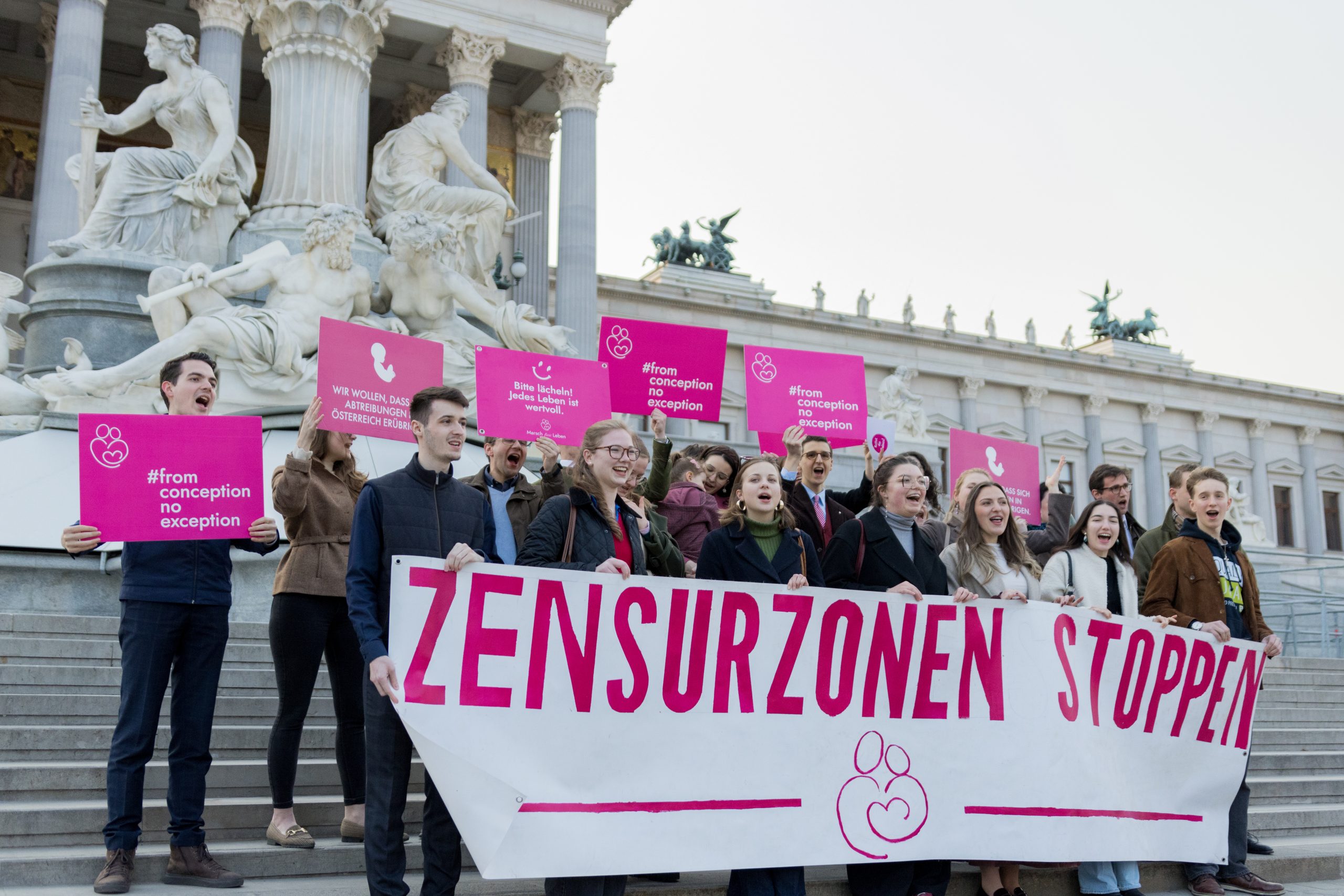 Spontane Kundgebung vor Parlament: Protest gegen geplante „Schutzzonen“